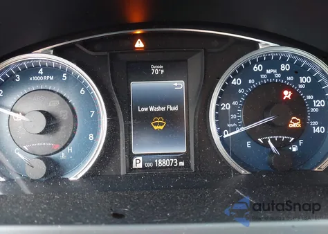 2015 Toyota Camry Xle z USA, uszkodzony, nr VIN 4T1BF1FK2FU948869